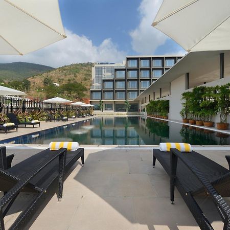 טירופאטי Marasa Sarovar Premiere מראה חיצוני תמונה The swimming pool at the hotel