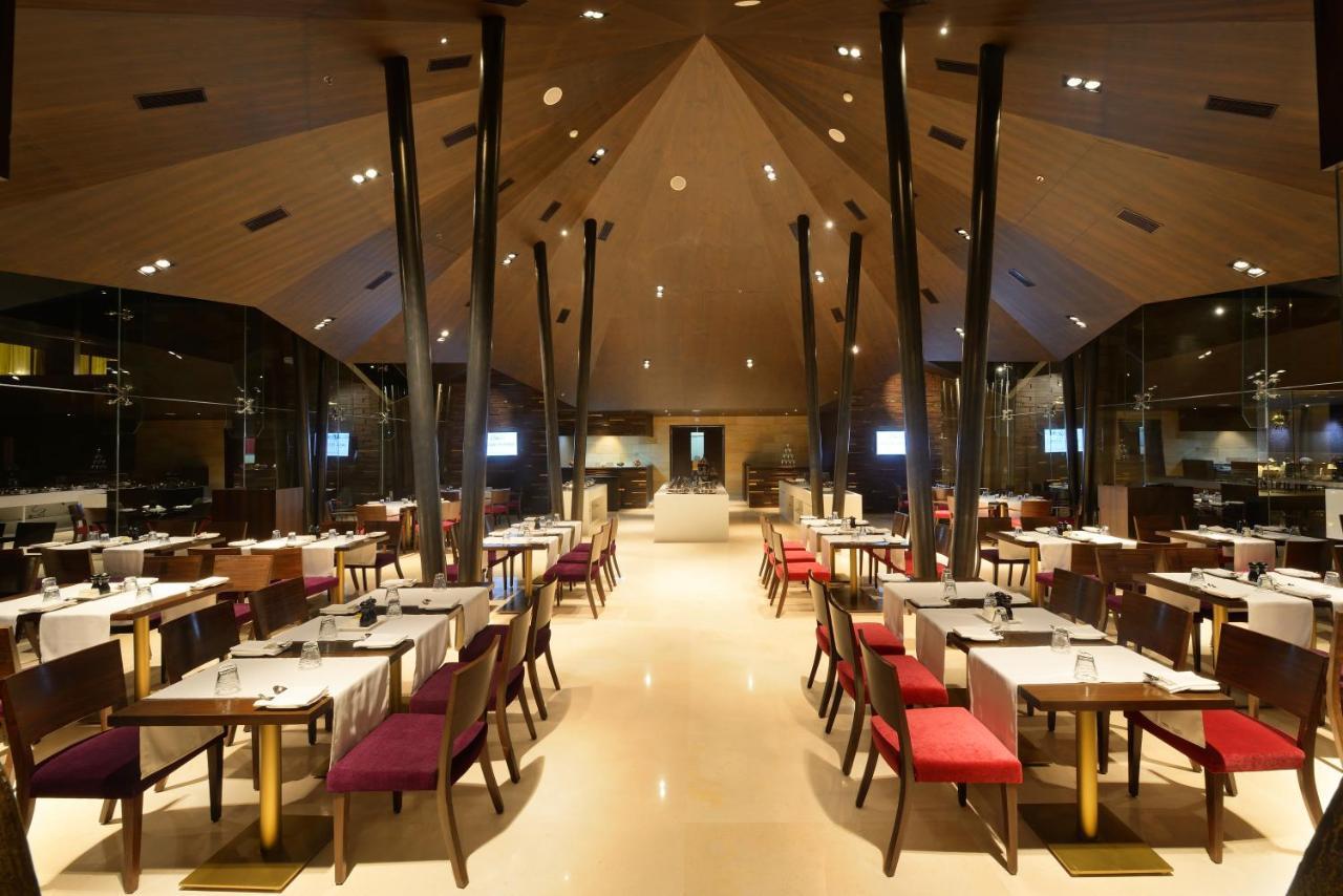 טירופאטי Marasa Sarovar Premiere מראה חיצוני תמונה The interior of the restaurant