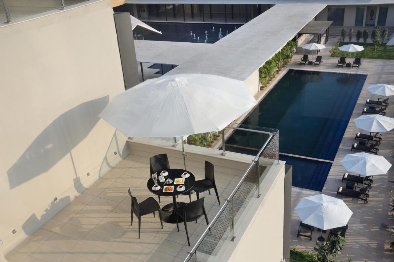 טירופאטי Marasa Sarovar Premiere מראה חיצוני תמונה The pool at the hotel