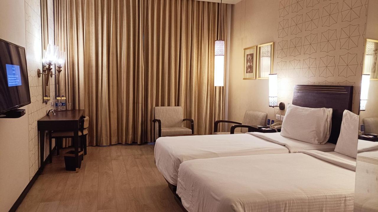 טירופאטי Marasa Sarovar Premiere מראה חיצוני תמונה A room at the Taj Bengal