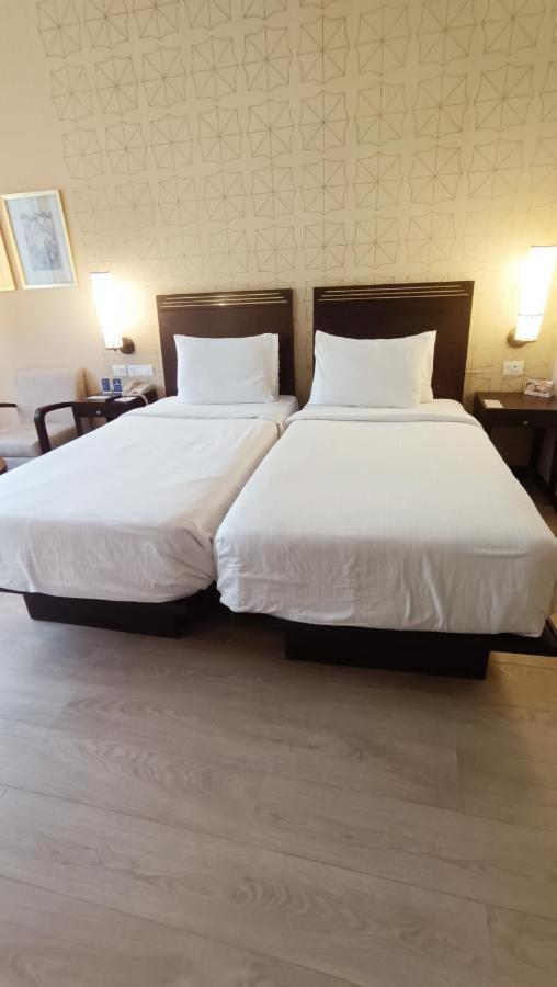 טירופאטי Marasa Sarovar Premiere מראה חיצוני תמונה Two single beds