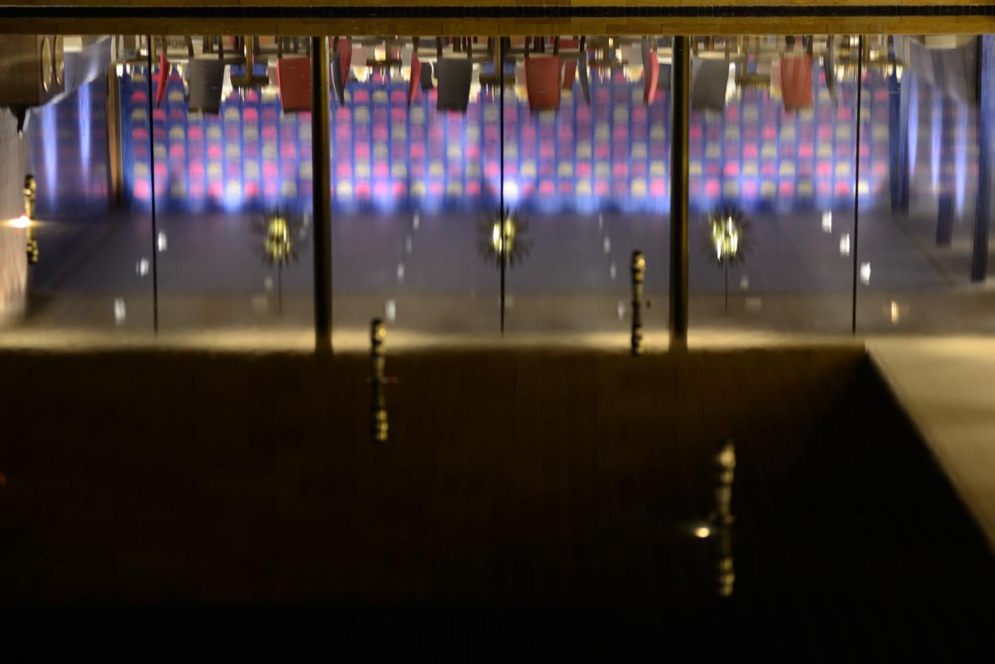 טירופאטי Marasa Sarovar Premiere מראה חיצוני תמונה The fountain at night