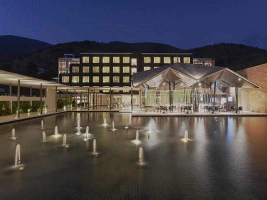 טירופאטי Marasa Sarovar Premiere מראה חיצוני תמונה The hotel at night