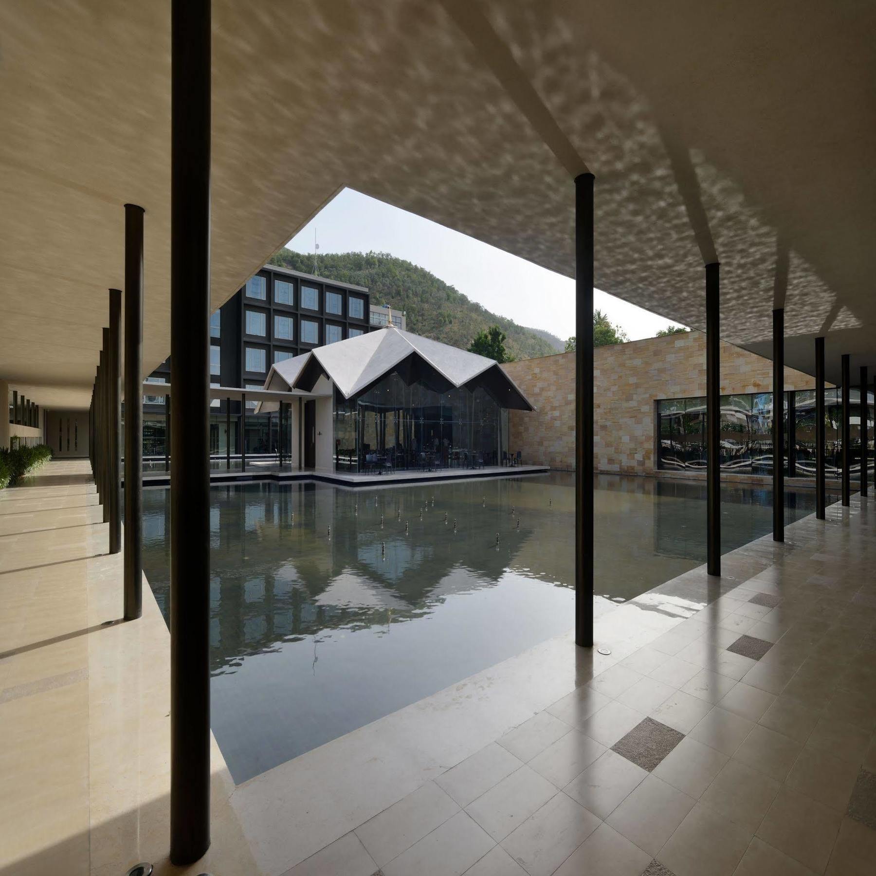 טירופאטי Marasa Sarovar Premiere מראה חיצוני תמונה The hotel's interior