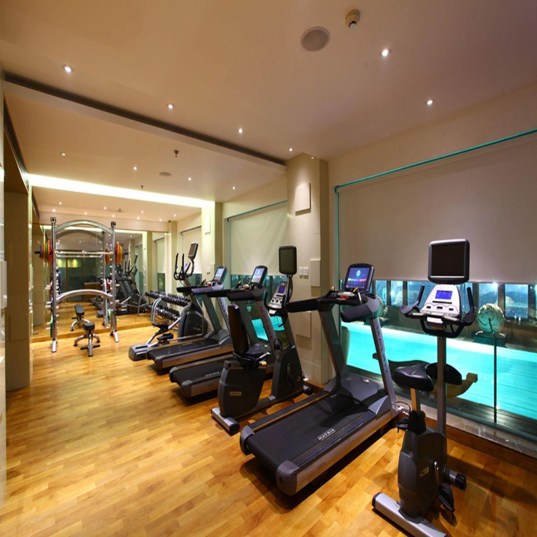 טירופאטי Marasa Sarovar Premiere מראה חיצוני תמונה A gym in a hotel